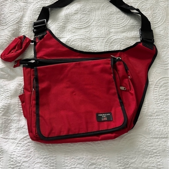 AMERICAN UNI: NEW Red Messenger Bag With Compartments and Key Ring purse. Size M - Picture 3 of 13